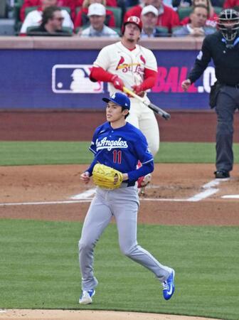 １回、ゴーマンを空振り三振に仕留めた佐々木（共同）