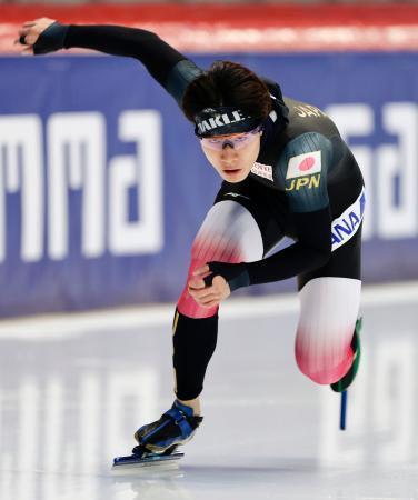 　スピードスケートＷ杯今季最終戦を前に調整する森重航＝インツェル（共同）