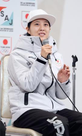 　ミラノ・コルティナ冬季五輪代表に選ばれ、記者会見するジャンプ女子の丸山希＝２３日、札幌市内