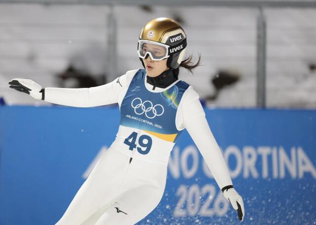 丸山希３位、高梨沙羅７位【ジャンプ】