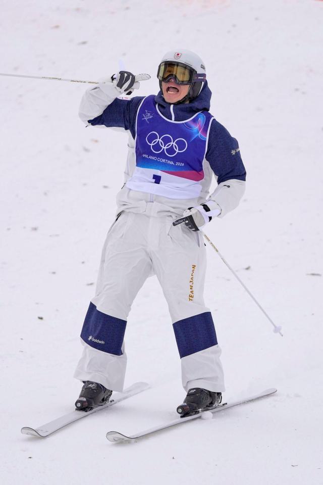 男子モーグル決勝２回目を終え、ほえる堀島行真＝リビーニョ（共同）