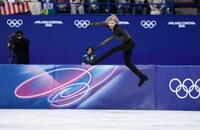 男子フリー　ジャンプで回転が抜けたイリア・マリニン＝ミラノ（共同）