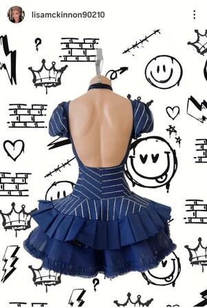 リサ・マッキノンさんのインスタグラム（＠ｌｉｓａｍｃｋｉｎｎｏｎ９０２１０）から