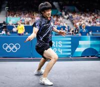 　男子シングルス２回戦でスロベニア選手と対戦する戸上隼輔（共同）