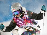 公式練習でコースの感触を確かめる上村愛子(共同)