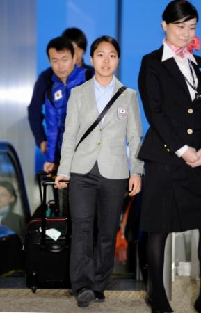ソチから帰国した高梨沙羅=成田空港(撮影・開出 牧)