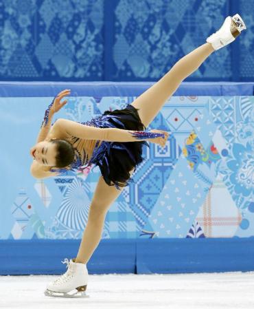 女子フリー 華麗なスパイラルを披露する浅田真央=ソチ(共同)