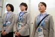 帰国を前に空港で質問に答えるジャンプ女子の（右から）高梨沙羅、山田優梨菜、伊藤有希（共同）