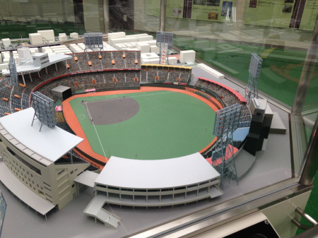 　かつて野球場と競輪場の２つの顔を持っていた西宮スタジアムの模型