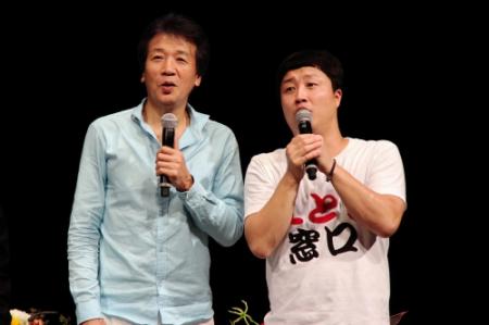 ９月１７日に行われた番組の感謝祭でトークする前川清（左）とＷエンジン・えとう窓口
