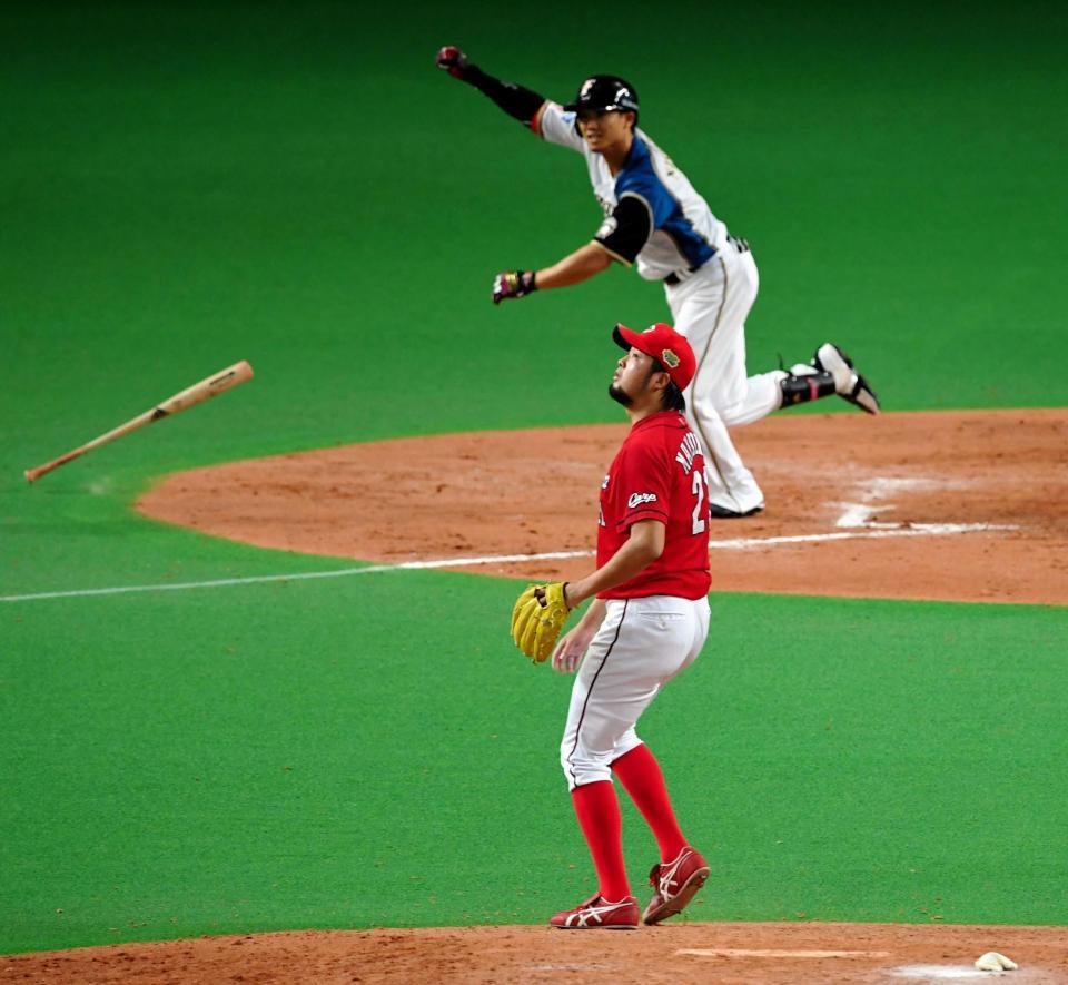 日本シリーズ第５戦の９回、西川にサヨナラ満塁弾を浴びた中崎＝１０月２７日撮影