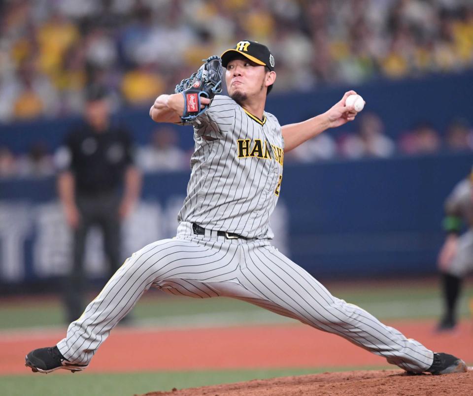 　日本シリーズ第７戦の６回、３番手で登板した伊藤将＝１１月５日