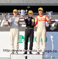 ＳＵＧＯで優勝したミハエル・サウター（中央、本人提供）