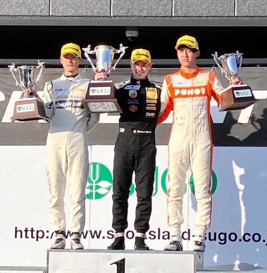 ＳＵＧＯで優勝したミハエル・サウター（中央、本人提供）