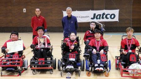 　今年の電動車椅子サッカー大会「横浜Ｆ・マリノスカップ」で優勝した横浜クラッカーズ