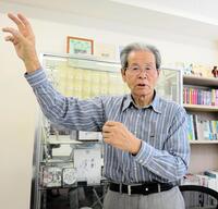 　立ち上がり投球フォームを実演する八木沢荘六さん