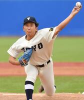 夏の甲子園で見せた投球技術と“強心臓”は本物だ！東都大学野球１部リーグの救援マウンドで２回２安打無失点の好投を見せた東洋大・馬庭優太＝１４日、神宮球場（撮影・開出牧）