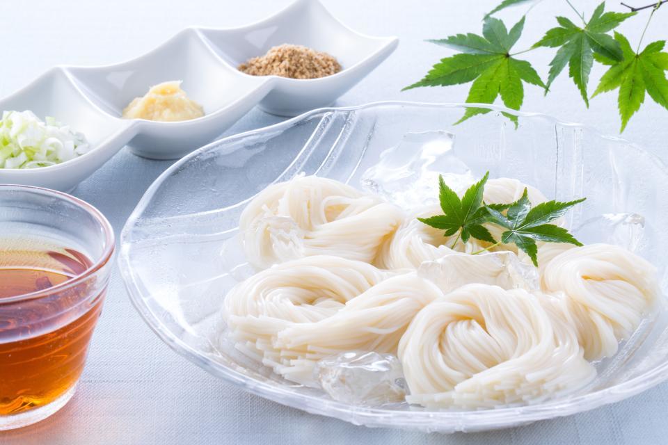 　素麺と冷や麦　※写真はイメージです(yamasan／stock.adobe.com）