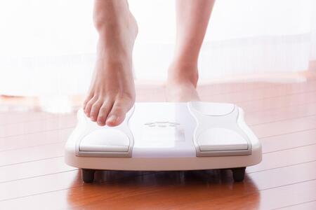 　安易に薬を使わず、健康的で無理のない体重管理を（ aijiro/stock.adobe.com)