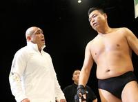 小川直也の試合をぶち壊しにきた、藤田和之(左)