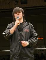 リング上であいさつする橋本大地