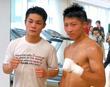 スパーリングを行った井上尚弥（右）と村中優