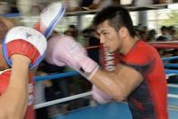 公開練習を行い強烈なパンチを披露する村田諒太(撮影・会津智海)