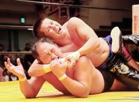 大谷晋二郎(下)にSTFを仕掛ける橋本大地