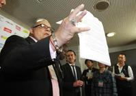 会見するIBF関係者