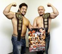 PRに訪れた大日本プロレスの関本大介、岡林裕二=デイリースポーツ東京本部