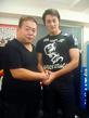 DEEP69IMPACTで韓国人ファイターのセコンドを務める俳優・本宮泰風(右。左はDEEP・佐伯繁代表)