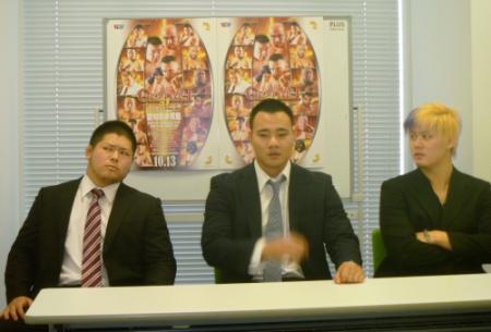 　海外修行を懸けて名古屋大会に出場する（左から）奥田啓介、ワン・ビン、対戦相手の奥田をにらむ橋本大地