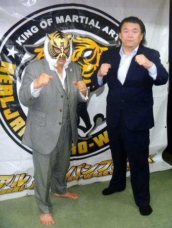 曙戦にこだわる貴闘力（右）と貴闘力に対する大仁田厚からの再戦要求を却下した初代タイガーマスク