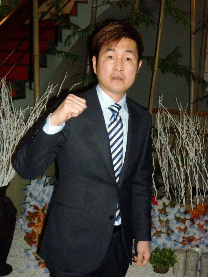 西日本ボクシング協会会長選で再選した井岡弘樹氏