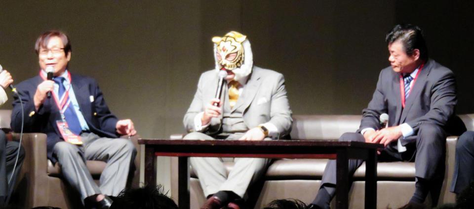 トークショーを行った（左から）グラン浜田、初代タイガーマスク、小林邦昭