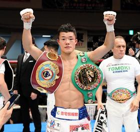 2階級制覇を達成した亀田和毅=12日、後楽園ホール