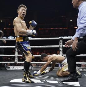 セミファイナルの2回、エマヌエル・ロドリゲスから2度目のダウンを奪った井上尚弥=グラスゴー(提供・共同通信社)