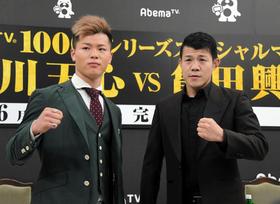 AbemaTV3周年記念1000万円シリーズスペシャルマッチに向けてポーズを決める那須川天心(左)と亀田興毅=