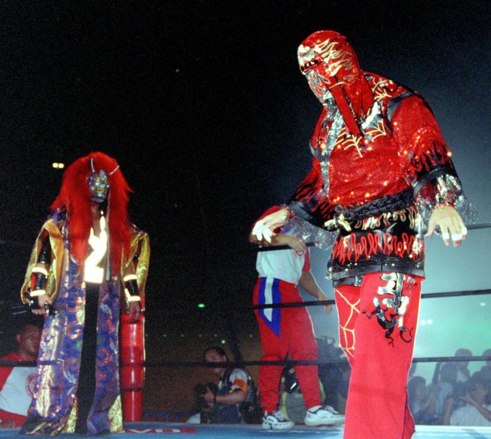 さらばグレート・ムタ 有終の毒霧 盟友スティングと合体、34年の歴史