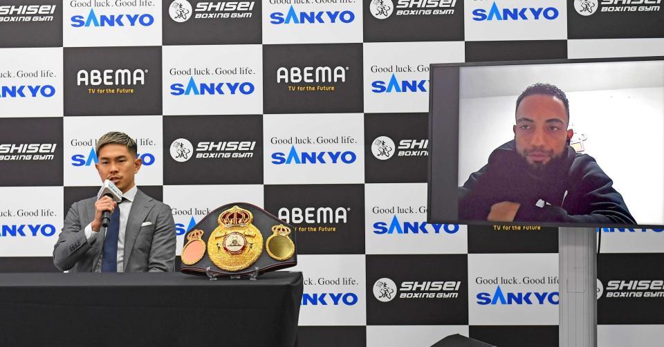 　大みそかにＷＢＡ世界Ｓフライ級タイトルマッチが決まった井岡一翔（左）とテレビ画面での出演となった対戦相手のホスベル・ペレス（撮影・三好信也）