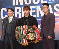 　会見に出席した（左から）大橋秀行会長、世界スーパーバンタム級４団体統一王者・井上尚弥、井上真吾トレーナー（撮影・佐々木彰尚）