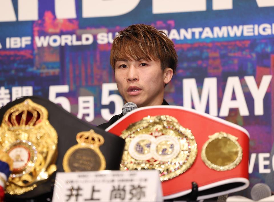 　会見をする世界スーパーバンタム級４団体統一王者・井上尚弥（撮影・佐々木彰尚）