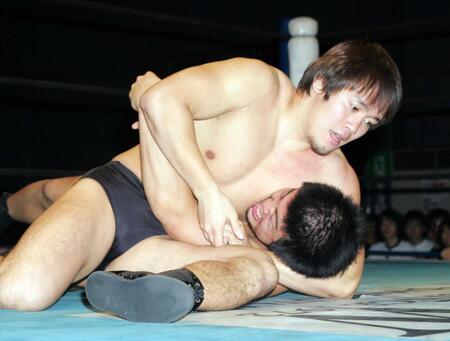 　デビュー間もない頃の内藤哲也＝２００６年１１月