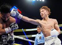 　ラモン・カルデナスを攻める井上尚弥＝ラスベガス（ＡＰ＝共同）