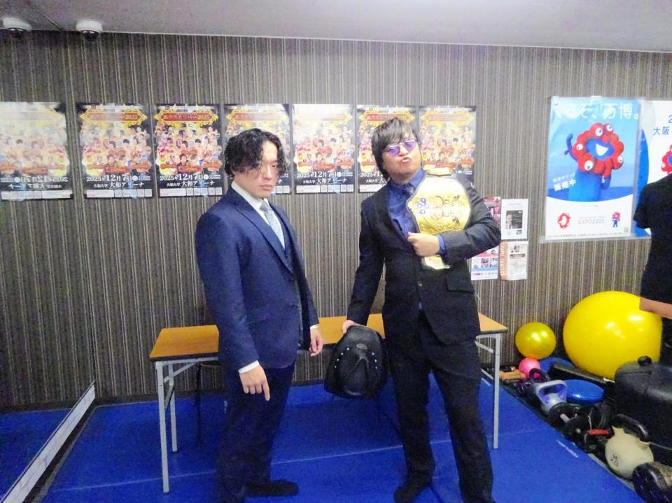 　団体Ｎｏ．１決定戦を前に意気込む王者・ＴＯＲＵと挑戦者・松房龍哉