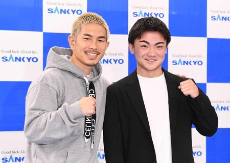 　世界バンタム級挑戦者決定戦が決まった井岡一翔（左）と世界ライトフライ級挑戦者決定戦に挑む吉良大弥（撮影・園田高夫）
