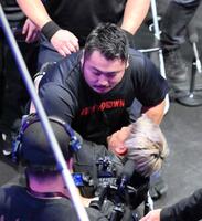 　シェンロン（下）を制圧したりゅう君