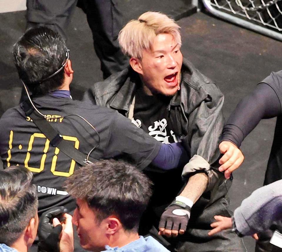 　中国選手を相手に暴れるシェンロン