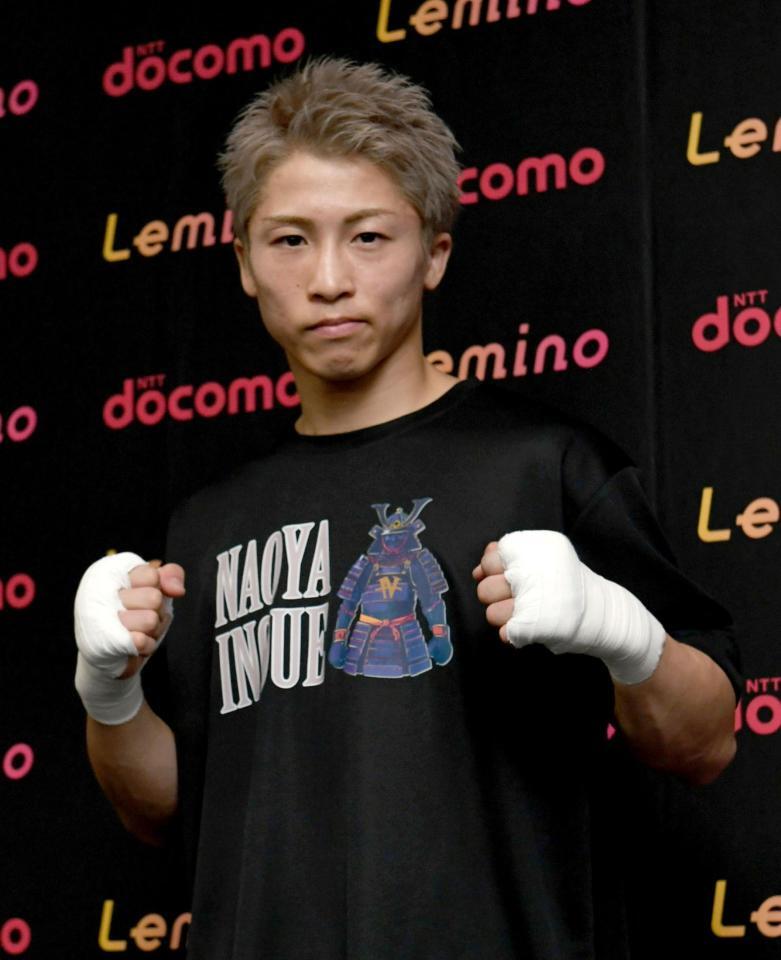 　ファイティングポーズを取る井上尚弥（撮影・佐藤厚）