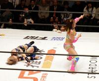 コミカルなムーブを披露するフワちゃん